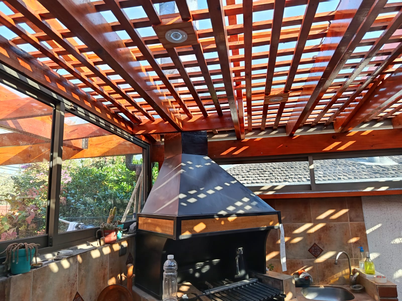 instalación quincho la reina.jpg